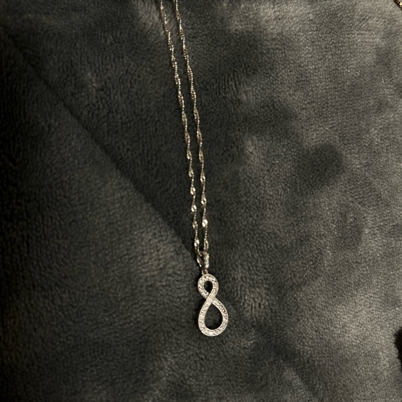 White gold infinity chain and pendant - Picture 1 of 4